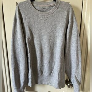 UNIQLO grey sweatshirt